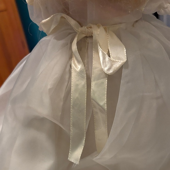 NWT-Charming Bridal Doll with Veil - Picture 13 of 16